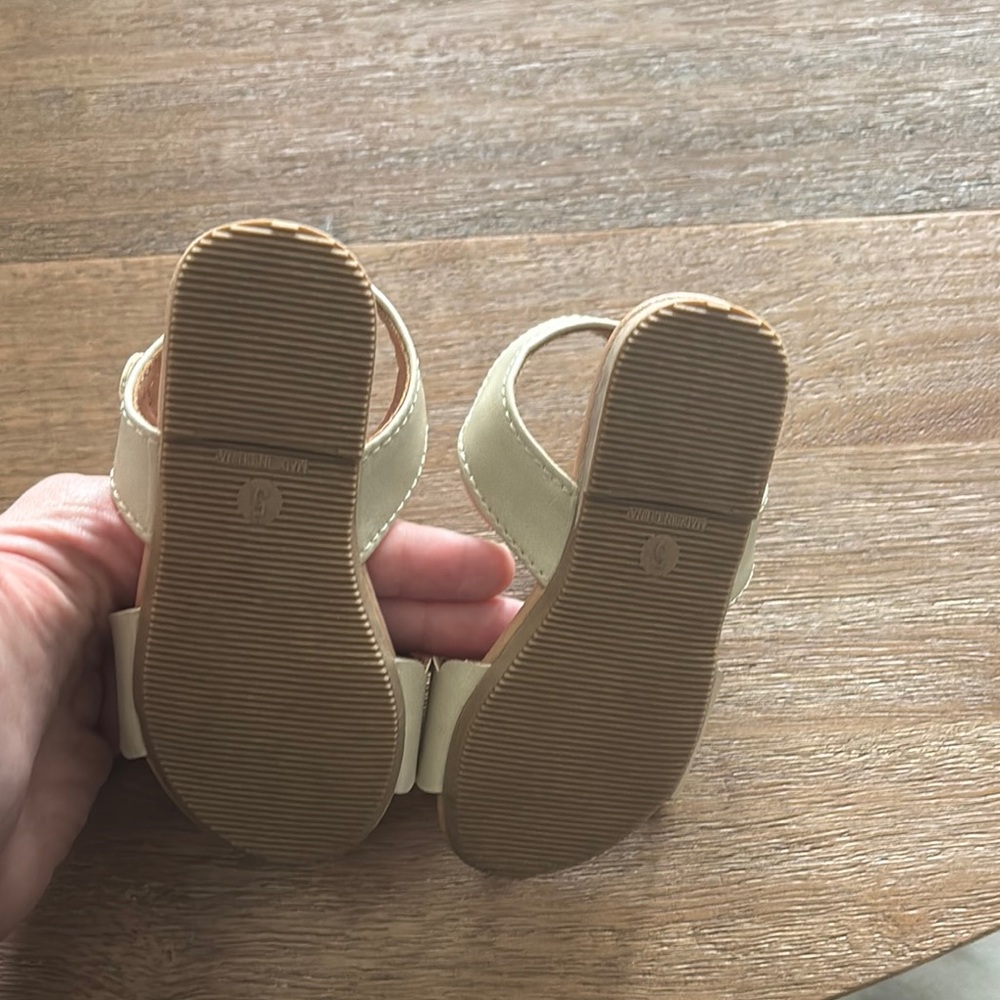 Old Navy Toddler sandals - Picture 3 of 4